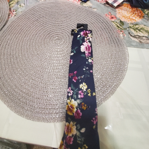 Tie - Picture 3 of 3